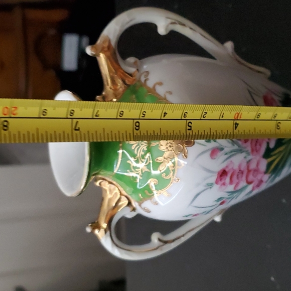 VINTAGE ANTIQUE GREEN AND WHITE FLORAL FLOWER VASE. - Picture 9 of 11